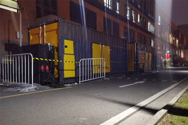 扶余柴油发电机组的输出电压是如何调节的？