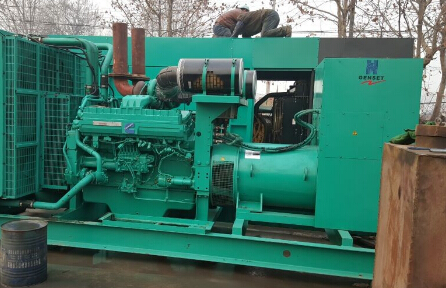 扶余发电机组如何判断水冷式机油散热器内部是否需要清洗？